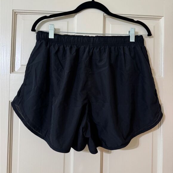 Women’s Nike Dri-Fit Shorts XL - Picture 2 of 3